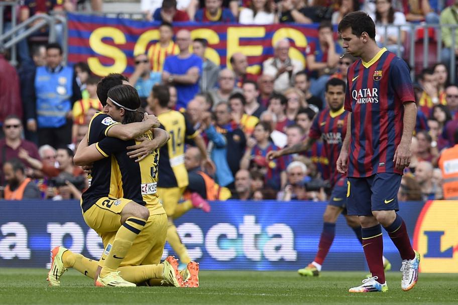 Messi amaro, il Camp Nou applaude. Tutto. I giocatori si complimentano. Bellissimo. Afp